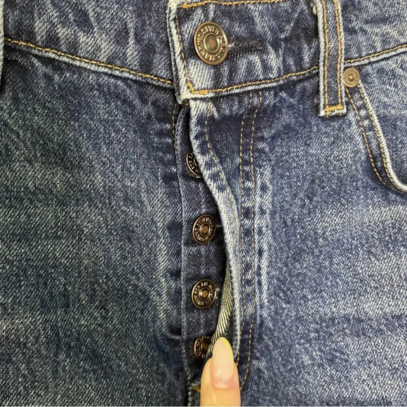 7 For All Mankind Women’s 30 Button Fly Cropped Raw Hem Distressed Straight Jean - Picture 3 of 6